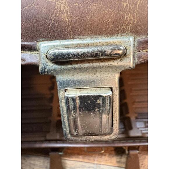 Vintage Cassette Tape Storage Case Faux Leather with Handle - Holds 24 - Picture 6 of 14